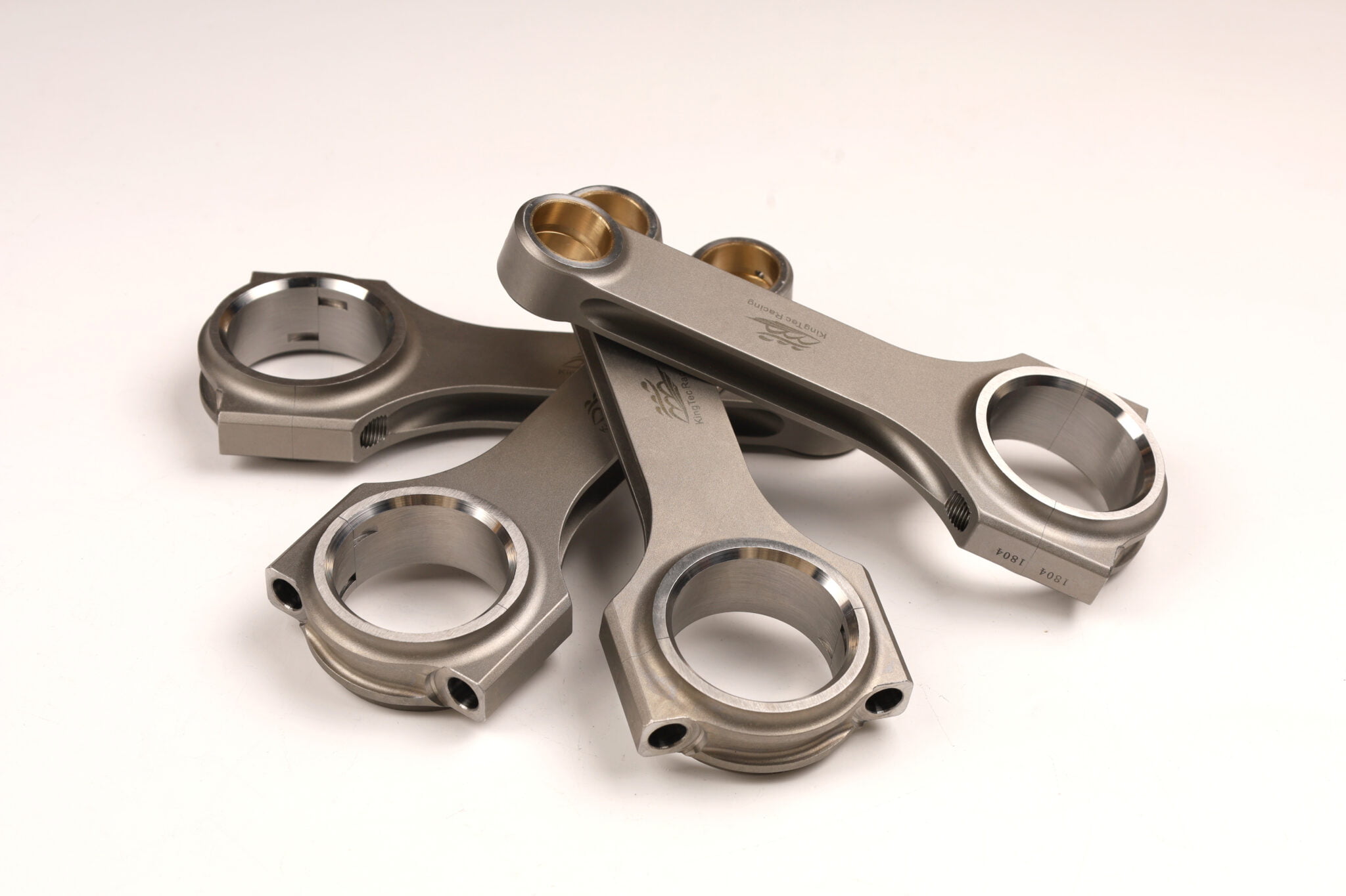 What is the difference between longer and shorter connecting rods